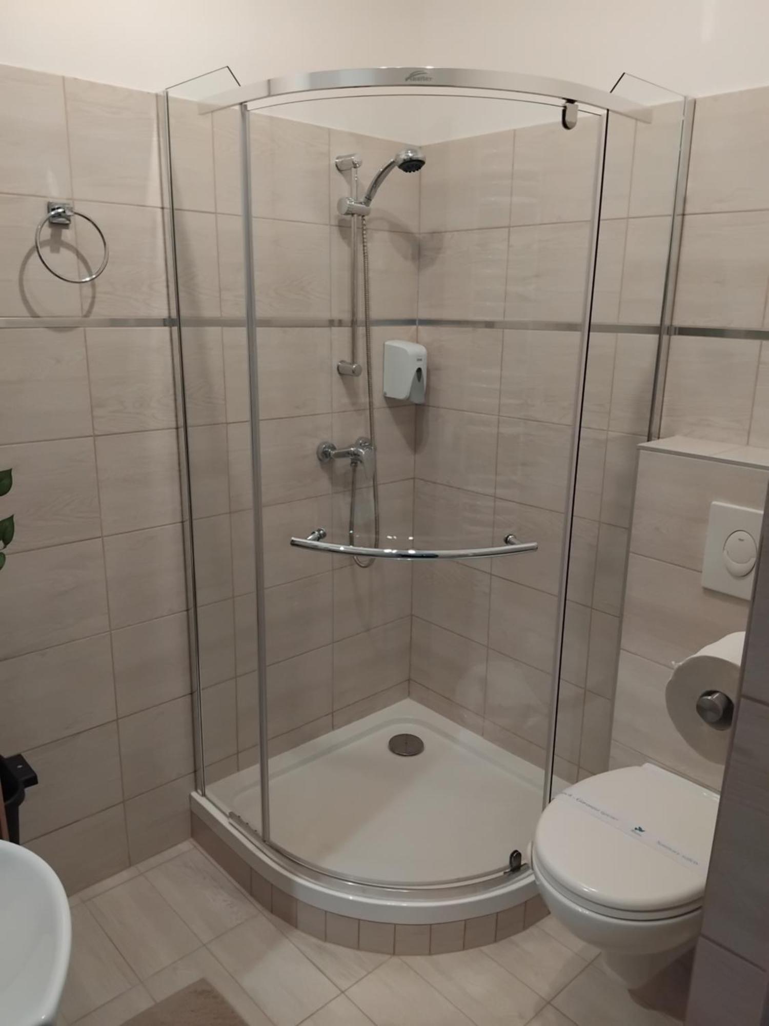 דירות Fot Szent Benedek Apartman מראה חיצוני תמונה