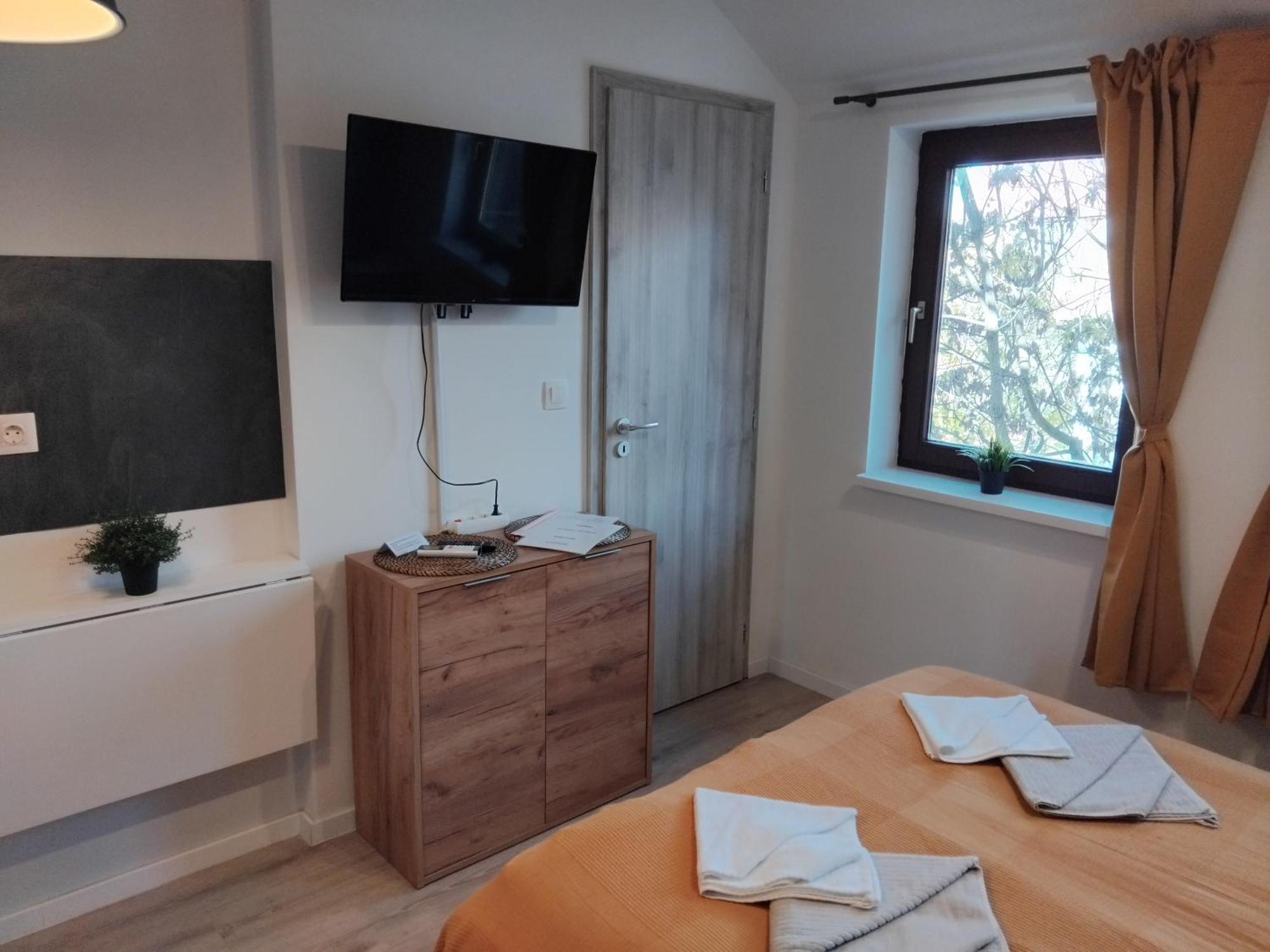 דירות Fot Szent Benedek Apartman מראה חיצוני תמונה