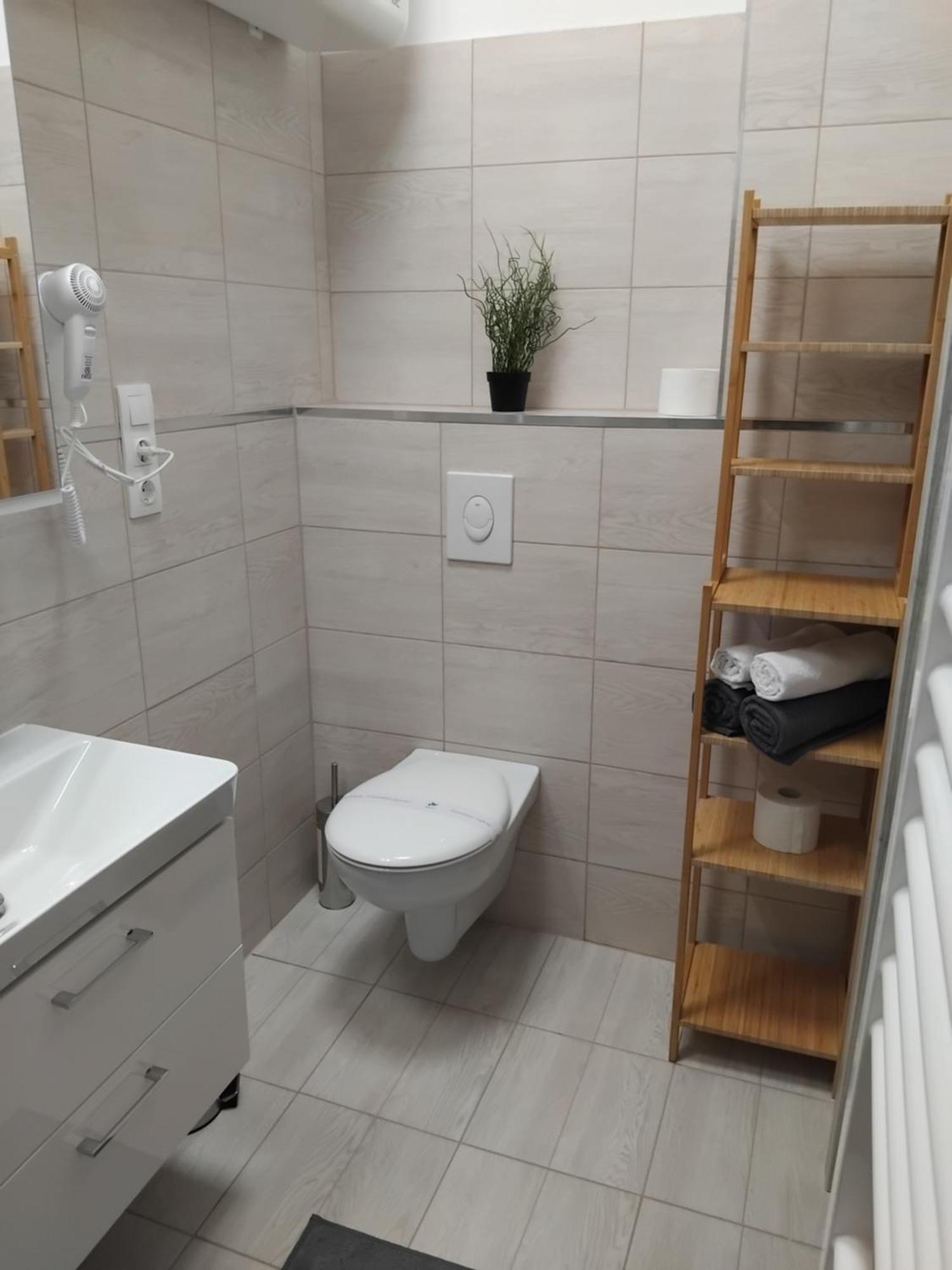 דירות Fot Szent Benedek Apartman מראה חיצוני תמונה