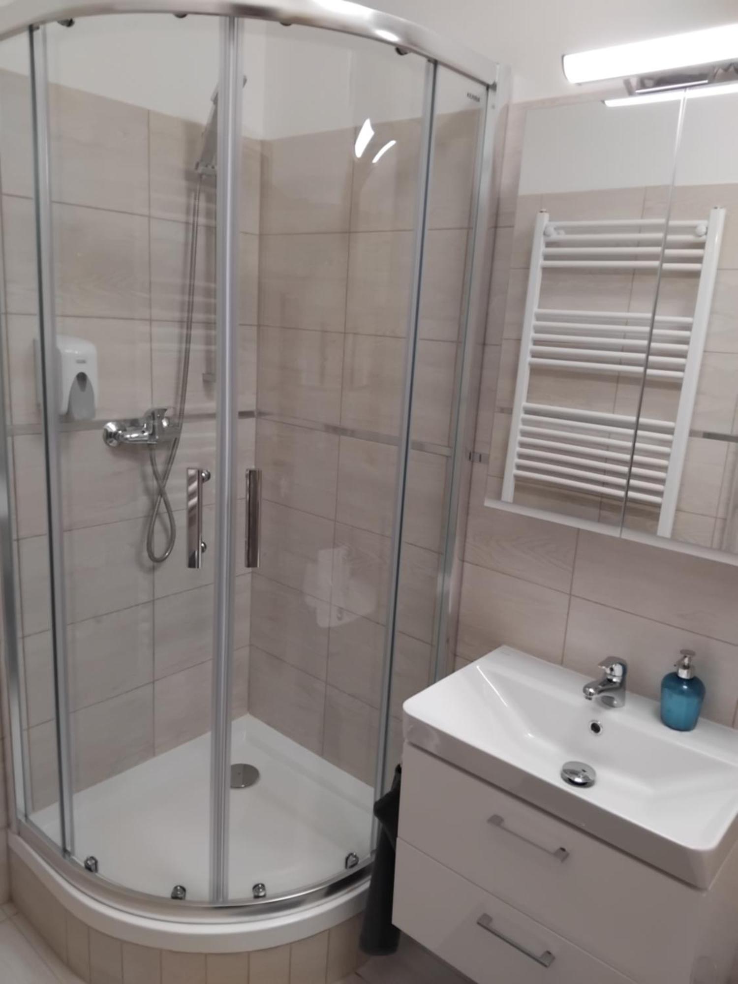 דירות Fot Szent Benedek Apartman מראה חיצוני תמונה