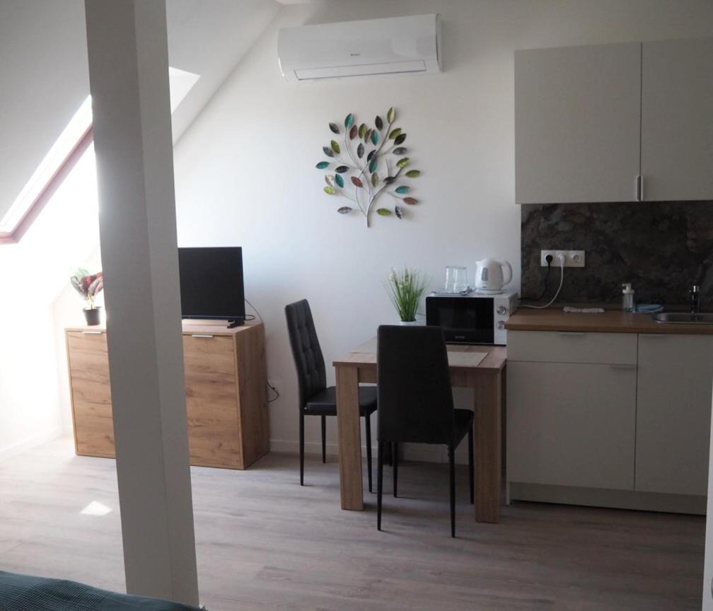 דירות Fot Szent Benedek Apartman מראה חיצוני תמונה